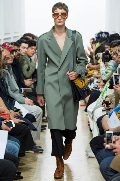 Look 3